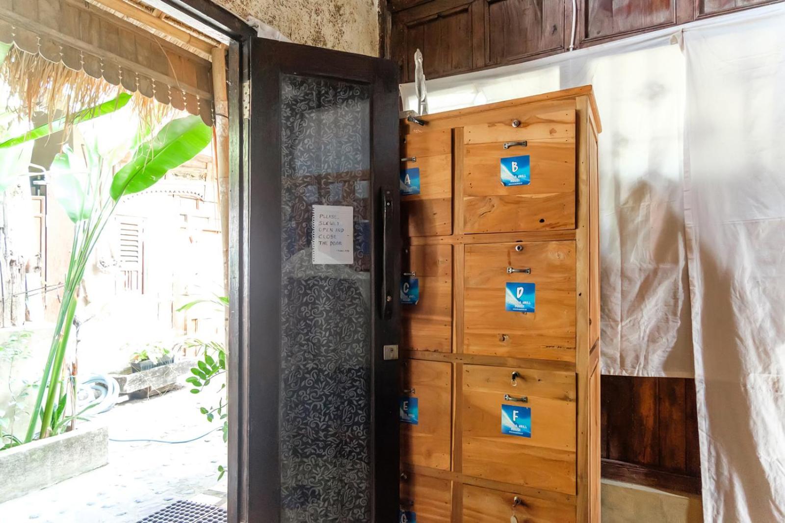 Twospaces Living At Wave And Chill House, Canggu Buitenkant foto