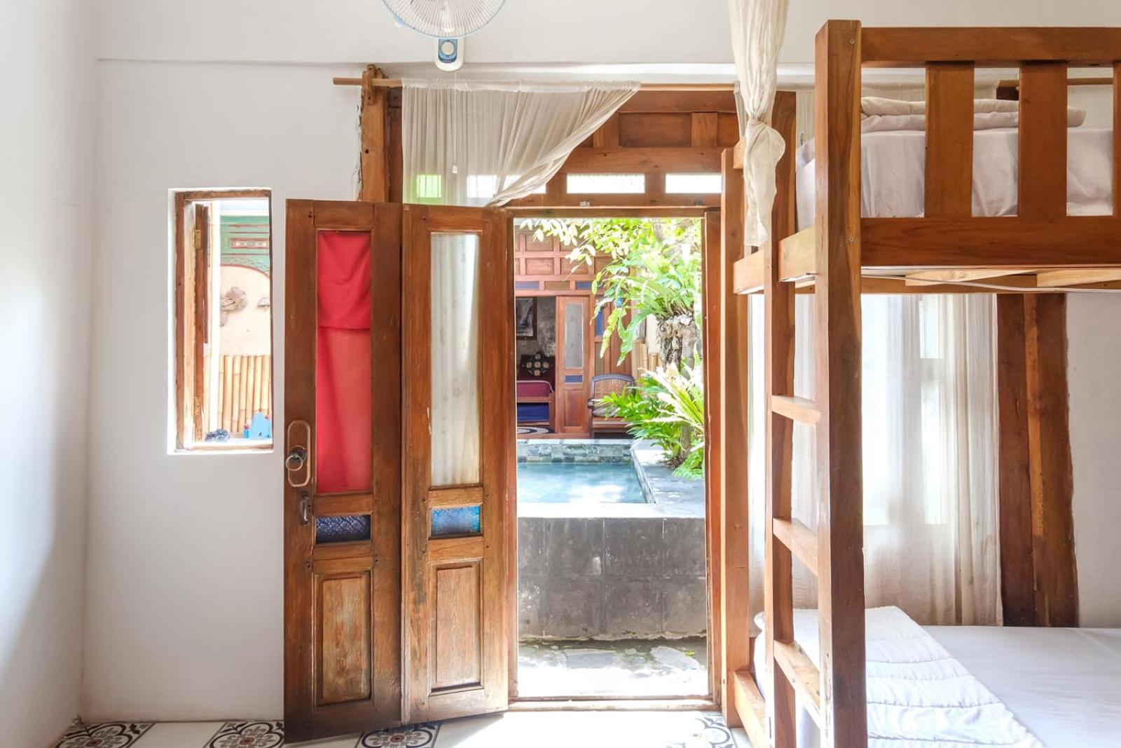 Twospaces Living At Wave And Chill House, Canggu Buitenkant foto