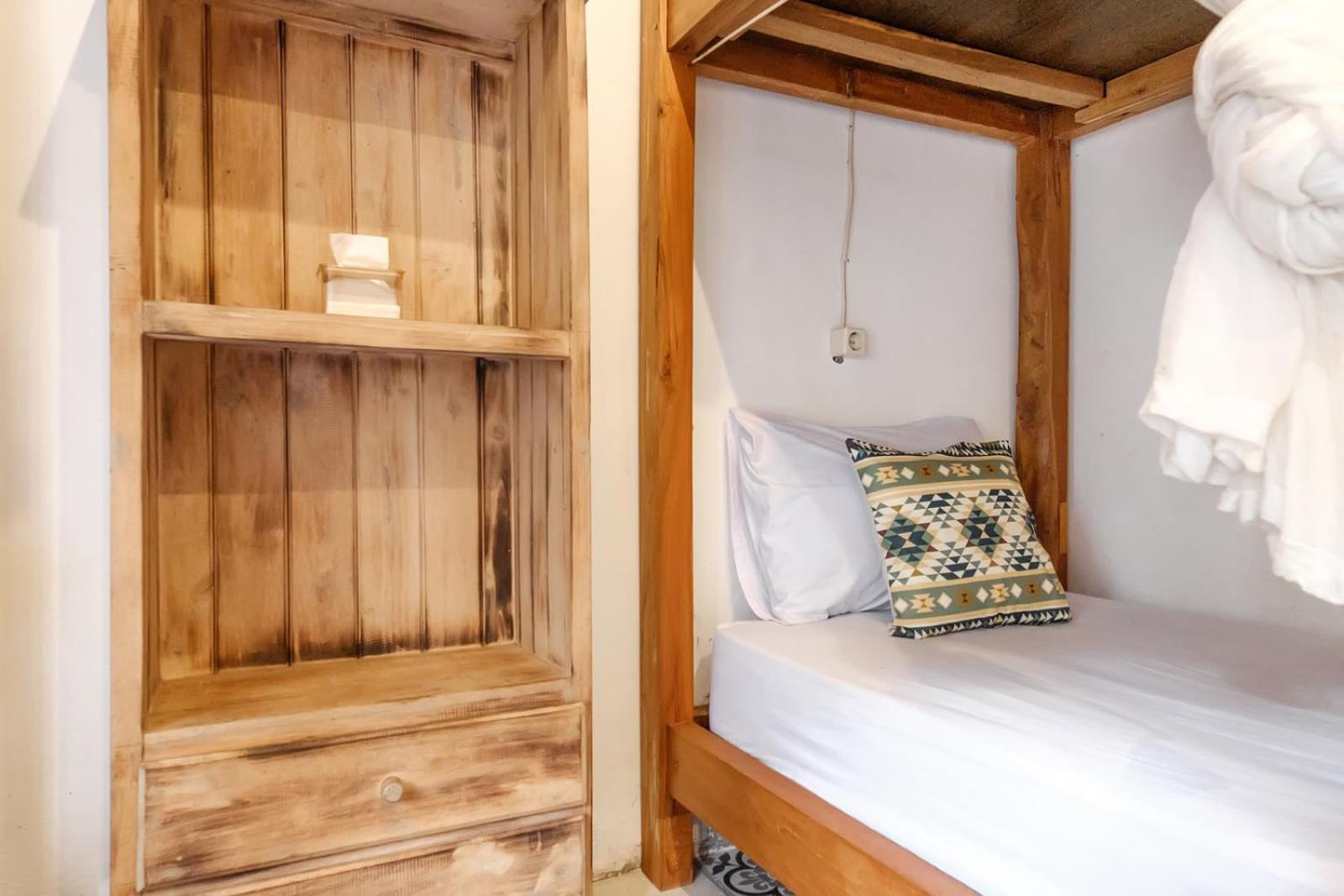 Twospaces Living At Wave And Chill House, Canggu Buitenkant foto